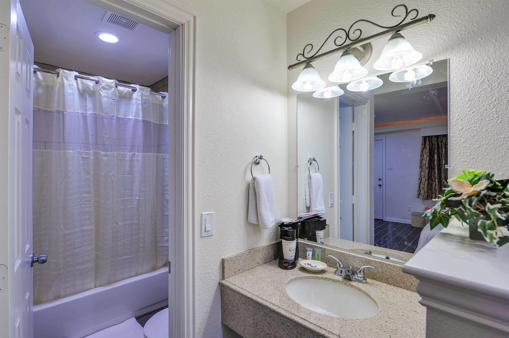 Romantic Inn&Suites Dallas Esterno foto