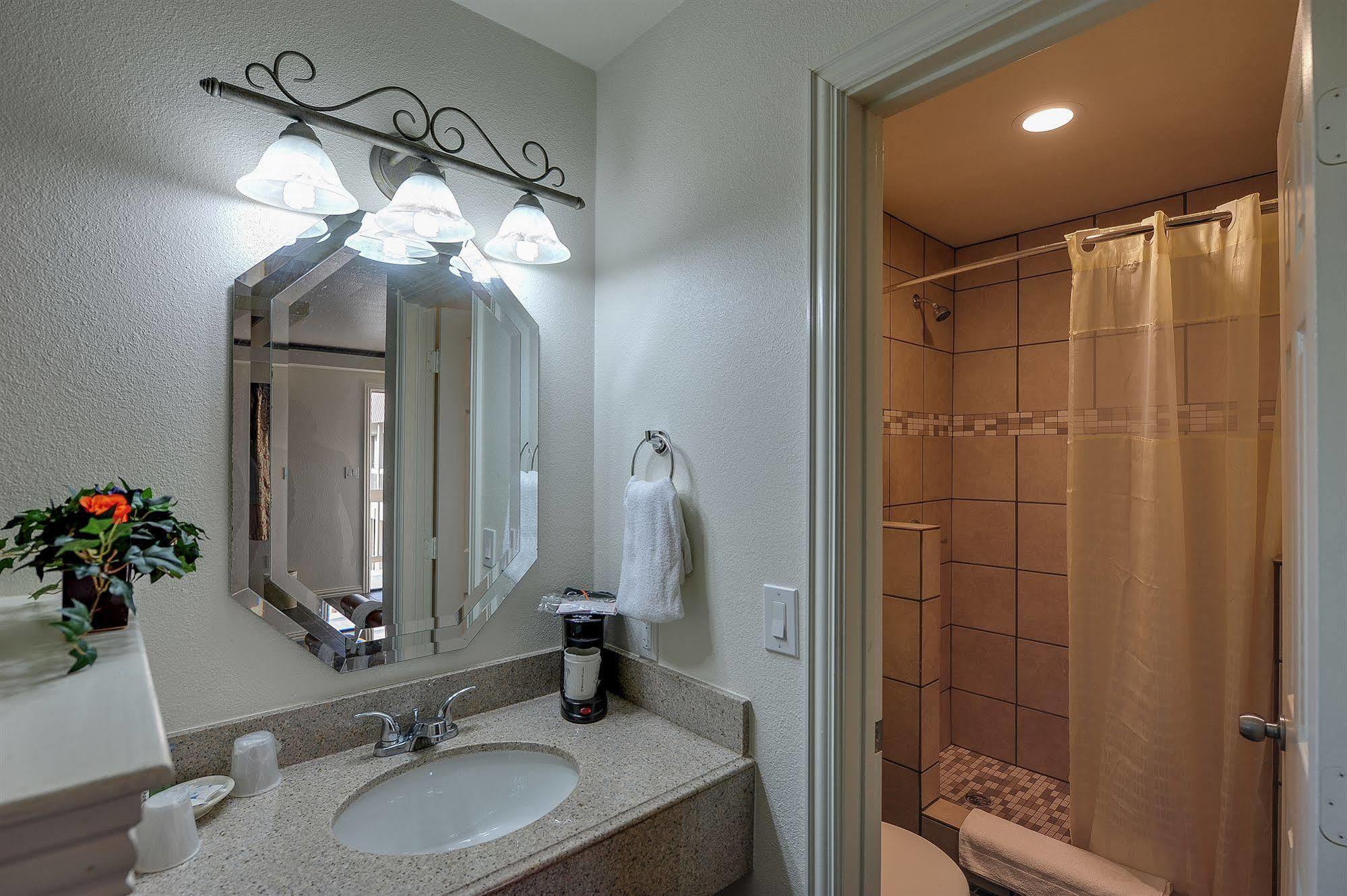 Romantic Inn&Suites Dallas Esterno foto