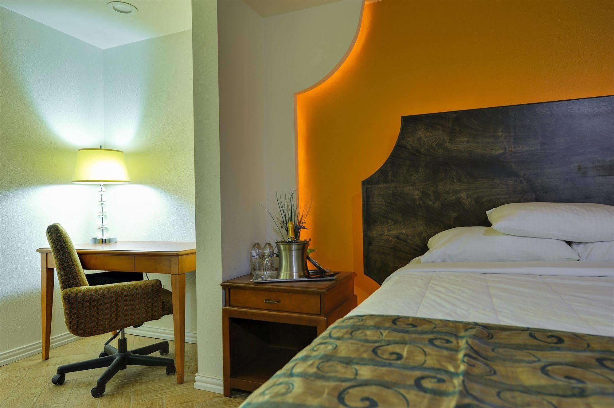 Romantic Inn&Suites Dallas Esterno foto