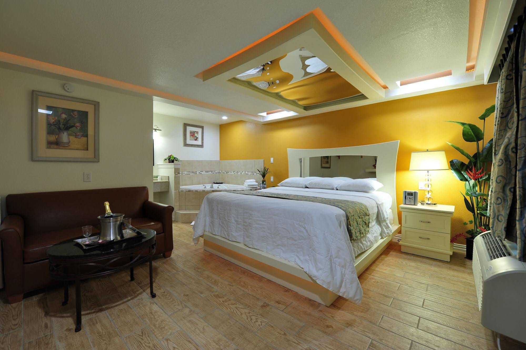 Romantic Inn&Suites Dallas Esterno foto