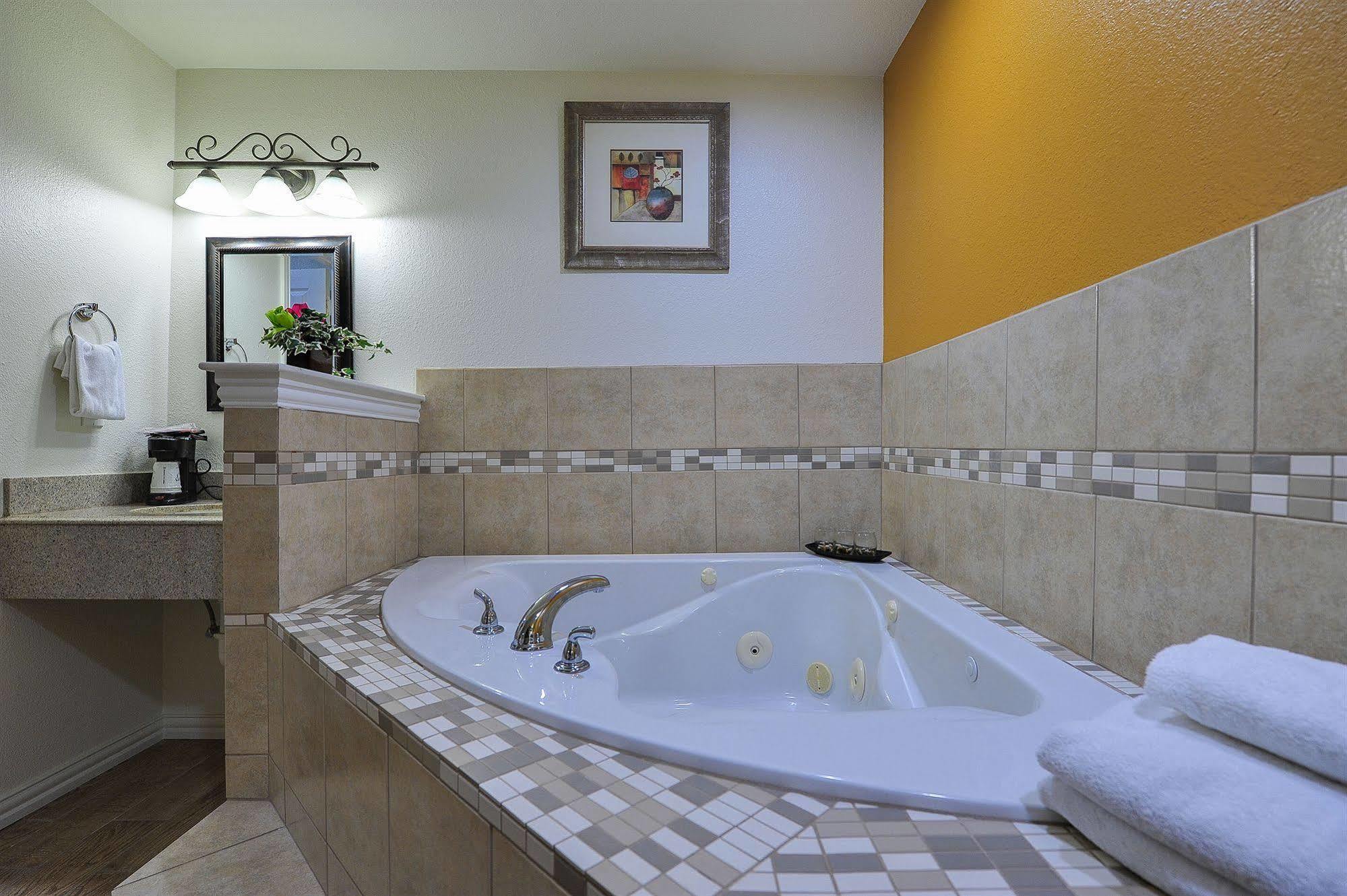 Romantic Inn&Suites Dallas Esterno foto