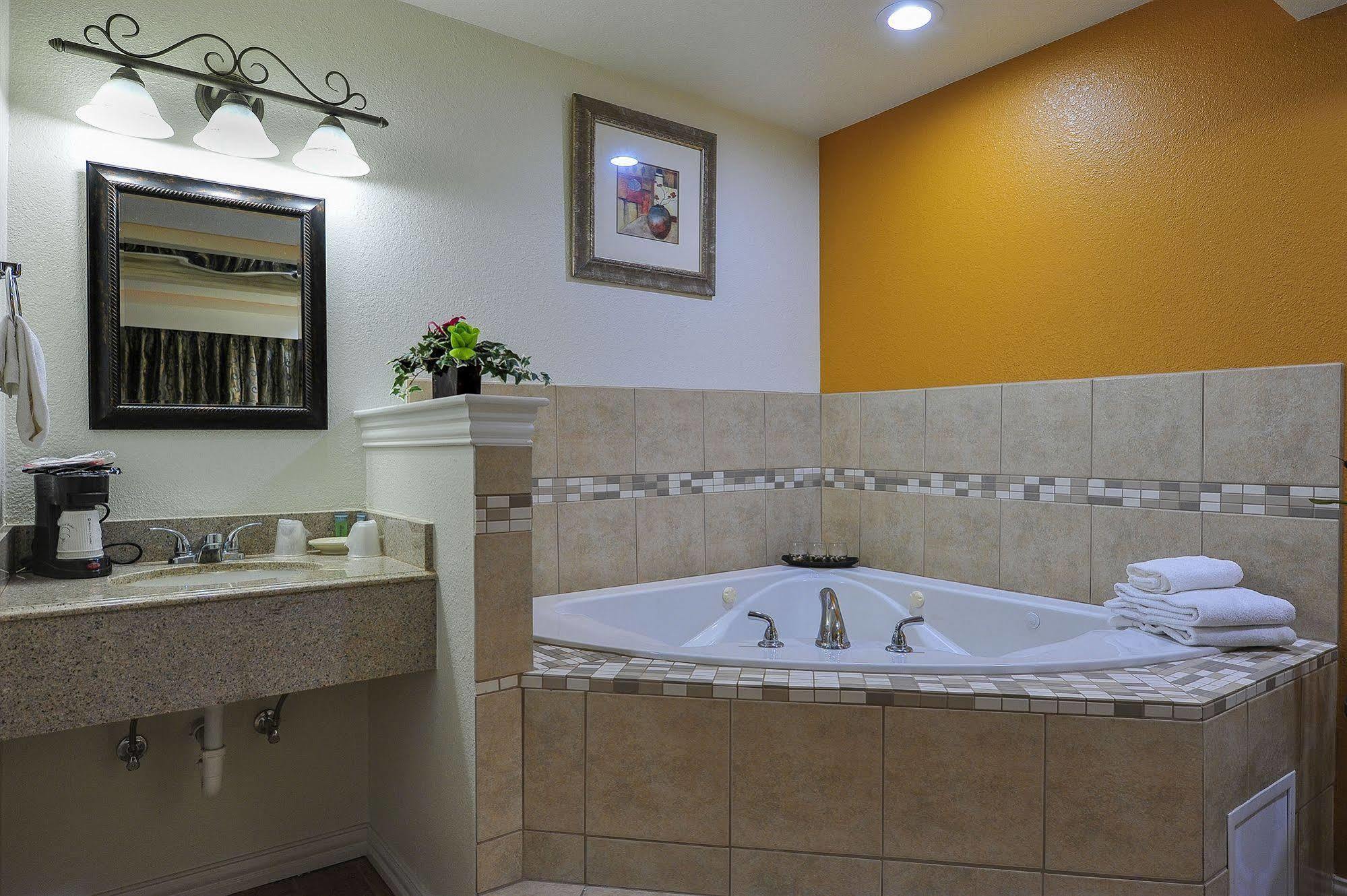 Romantic Inn&Suites Dallas Esterno foto